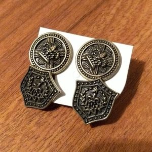 2 pairs of Badge earrings